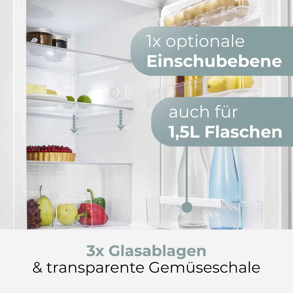 Innenraum eines Kühlschranks mit Regalen, Obst, Gemüse und Flaschen. Text auf Deutsch weist auf Eigenschaften hin.