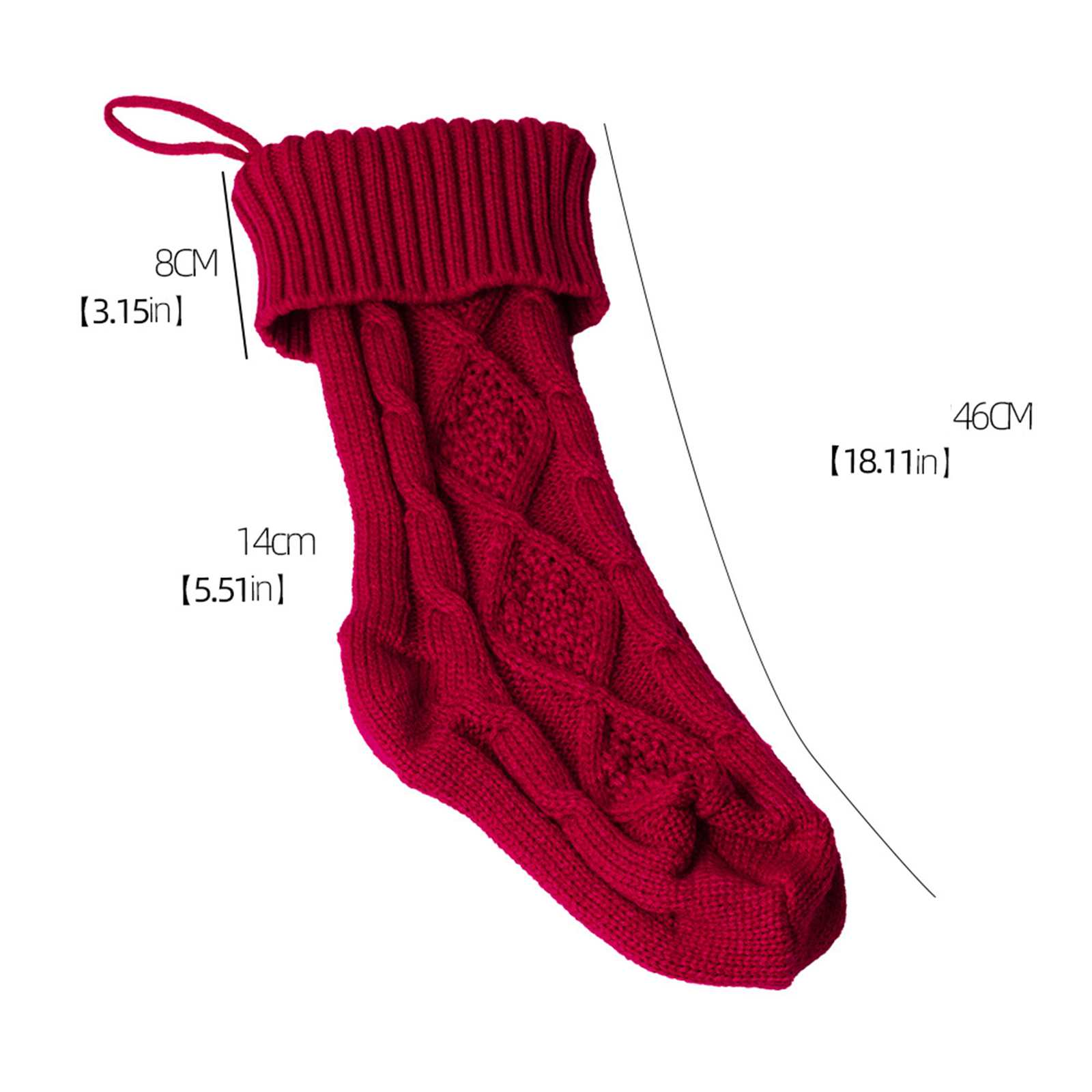Ein roter, gestrickter Weihnachtsstrumpf wird vor weißem Hintergrund mit Größenangaben gezeigt.