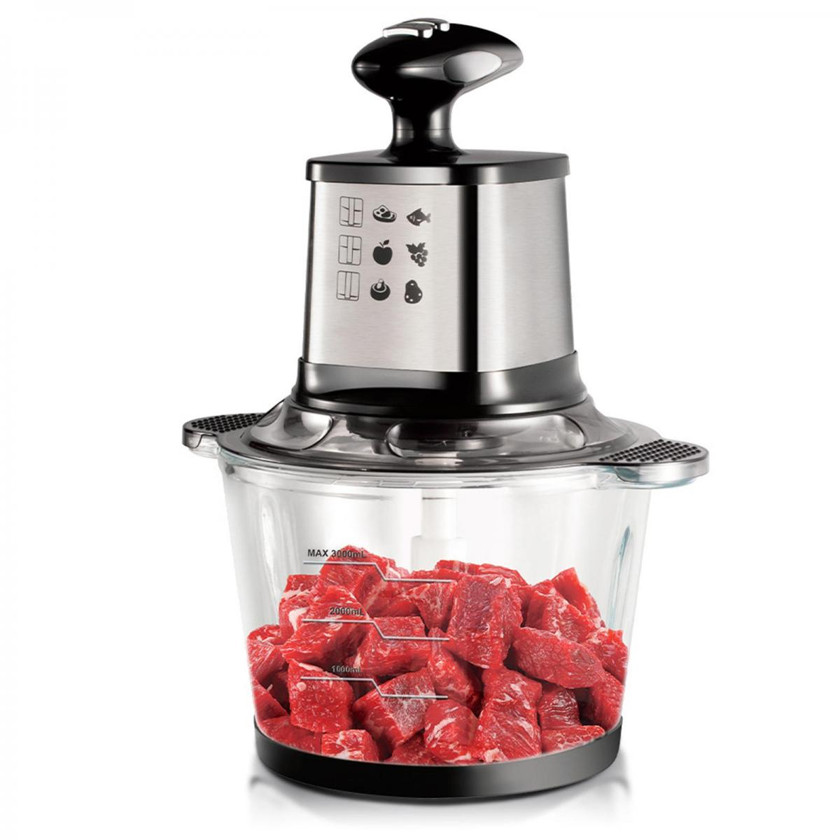 Ein Food Processor mit einer Glasschüssel, gefüllt mit rotem, gewürfeltem Fleisch. Der obere Teil hat einen schwarzen Griff und ein Edelstahlgehäuse.