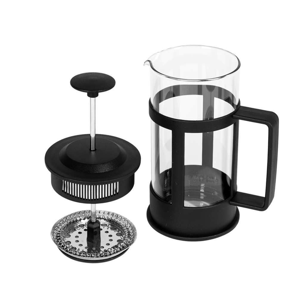 Sökülmüş bir French press kahve makinesi. Siyah çerçeveli ve saplı bir cam sürahiye ve filtreli bir pistonya sahiptir.