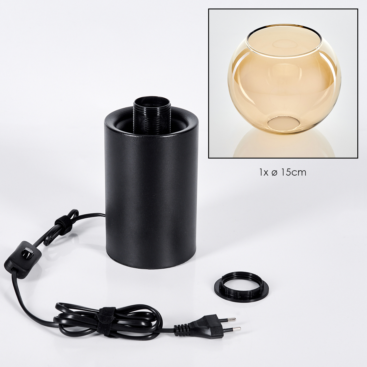 Schwarzer Lampensockel mit Netzkabel, Glaslampenschirm und schwarzem Ring auf weißem Untergrund.