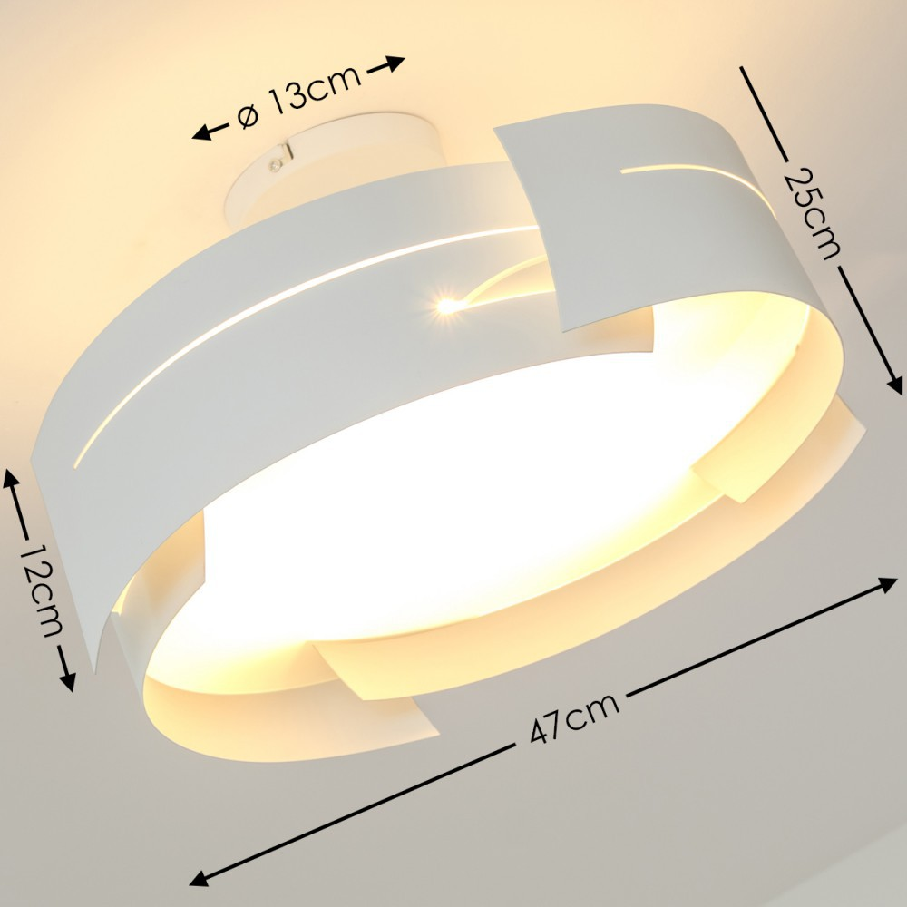 Eine weiße, moderne Deckenleuchte. Abmessungen sind markiert: 13 cm Durchmesser, 12 cm Höhe, 25 cm Länge und 47 cm Breite.