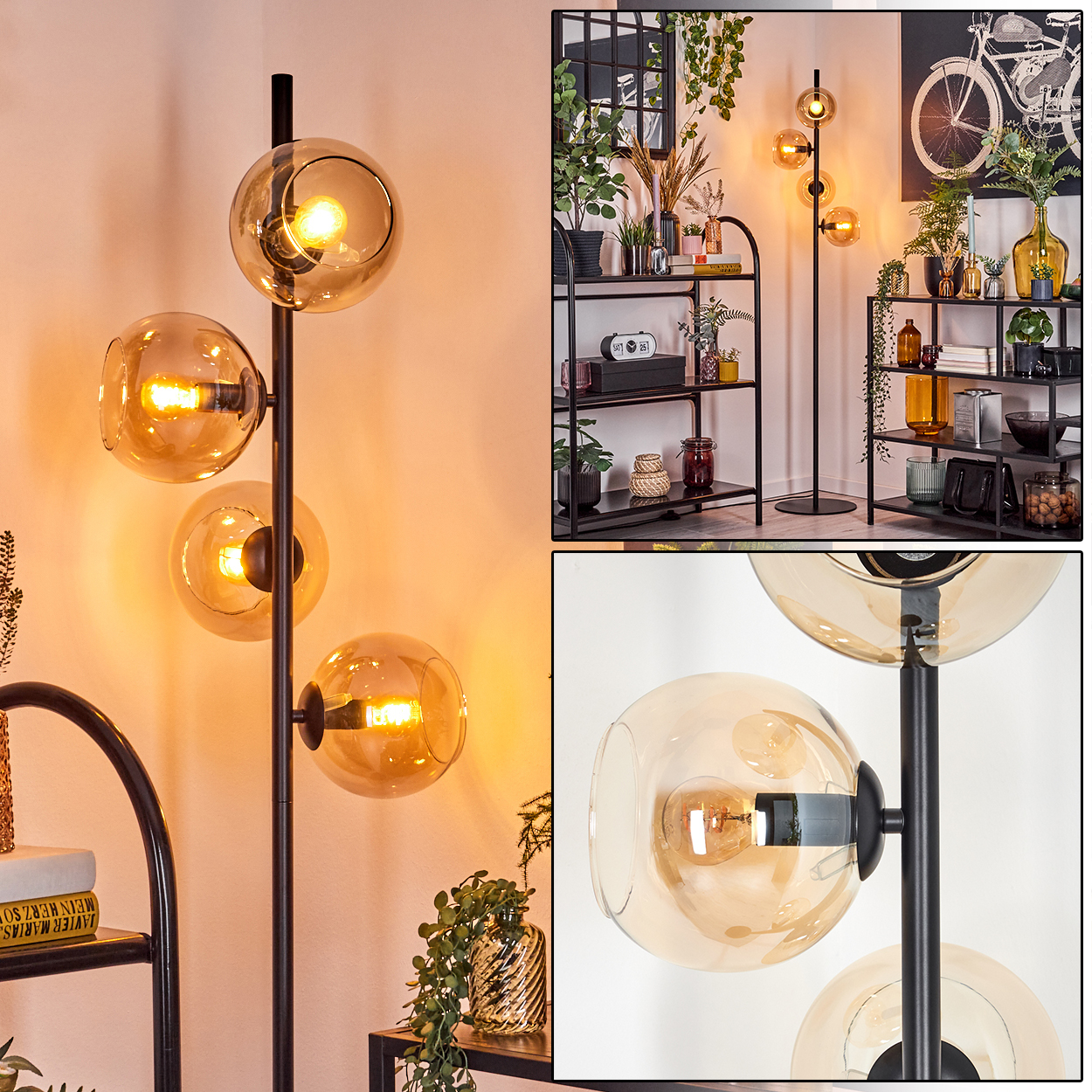 Eine moderne Stehlampe mit vier bernsteinfarbenen Glaskugeln. Die Lampe steht in einem Raum mit Regalen und Pflanzen.