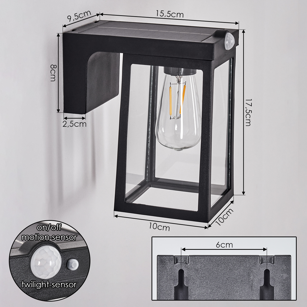 Eine schwarze Außenlampe mit klarer Glühbirne. Abmessungen sind angegeben. Mit Bewegungs- und Dämmerungssensor.