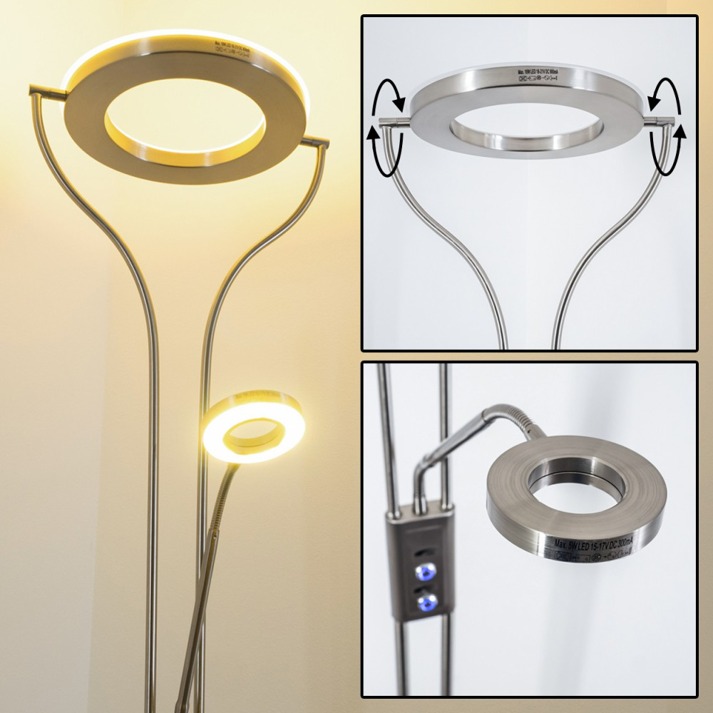 Eine moderne Stehlampe mit drei kreisförmigen Lichtern unterschiedlicher Größe. Die Lampe hat eine Metalloberfläche, und die Lichter sind an.