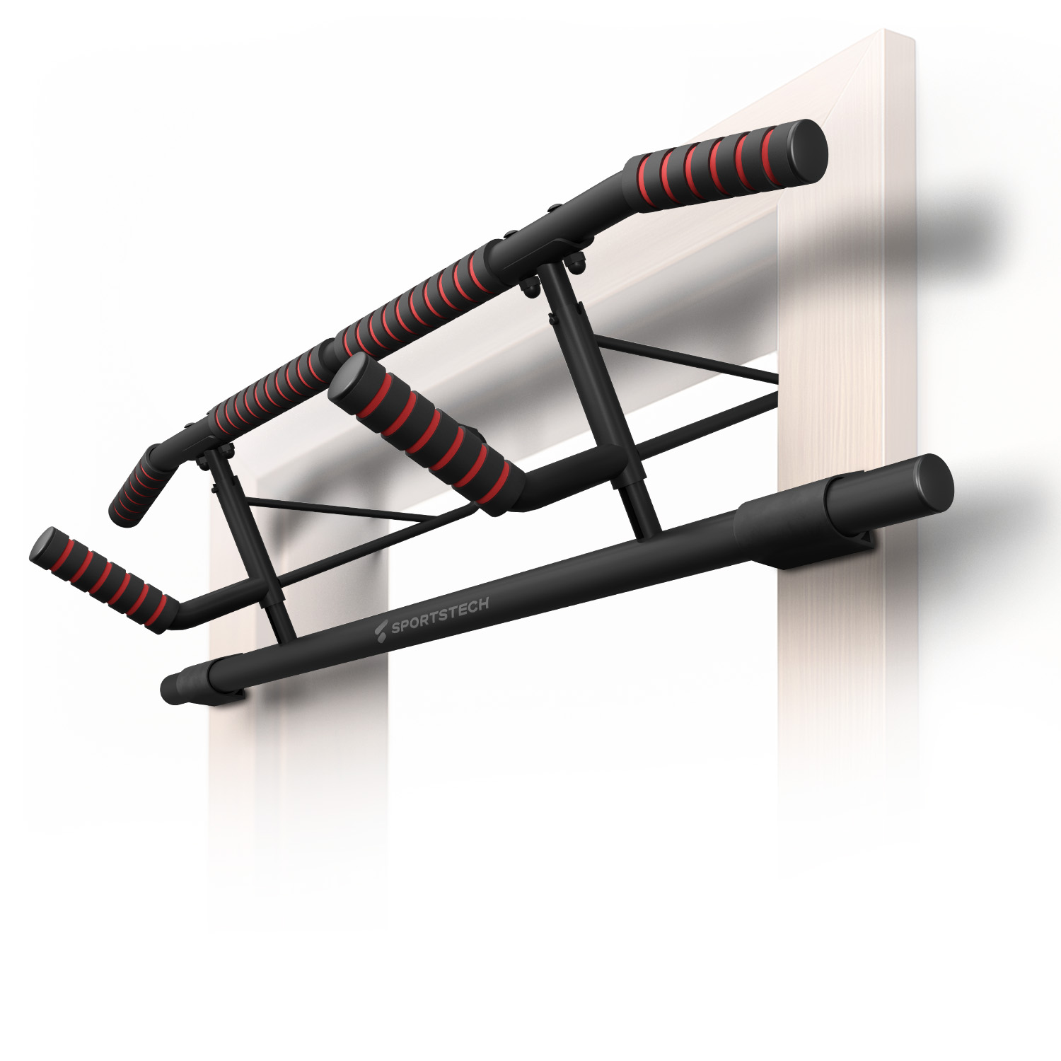 Eine schwarze Klimmzugstange mit roten Griffen ist in einem weißen Türrahmen montiert. Das Bar hat ein Sportstech-Logo.