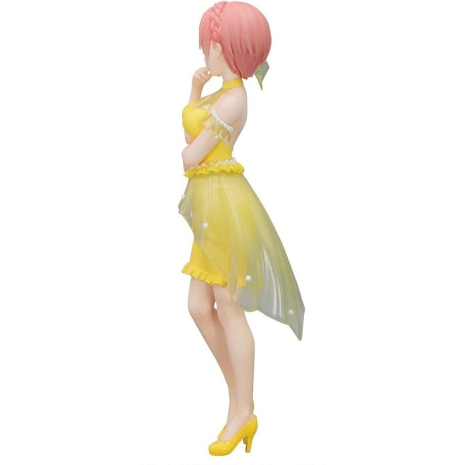 Eine Figur einer Frau in gelbem Kleid und High Heels. Sie hat rosafarbenes Haar und hält ihr Kinn.