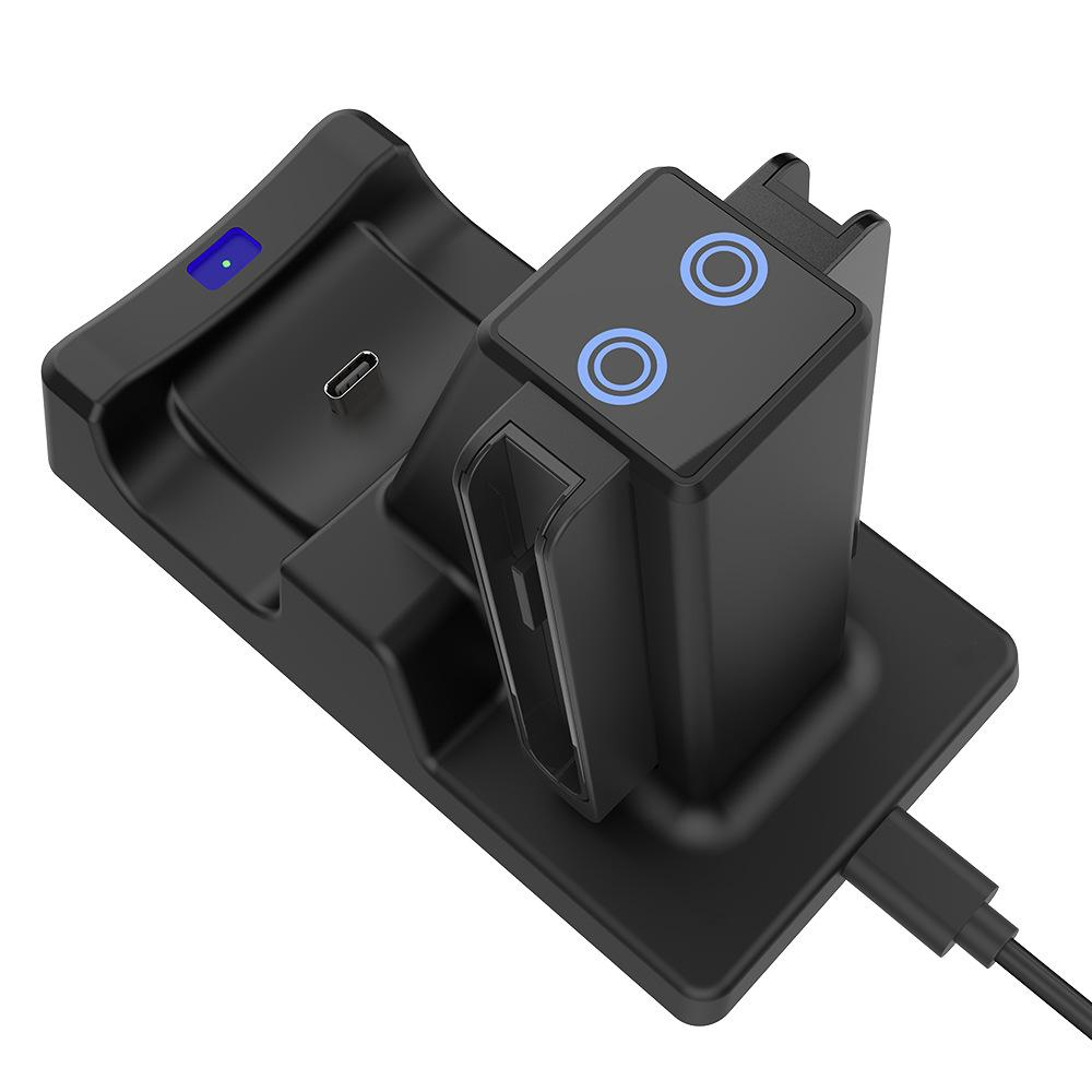 Base de carga negra. Arriba, dos círculos con anillos azules. Abajo, puerto USB-C y luz azul. Cable sale por la derecha.