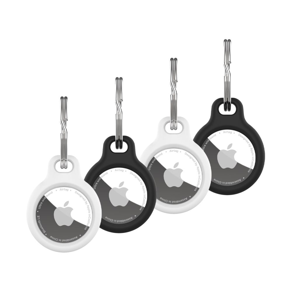Vier Apple AirTags mit Schlüsselanhängern, zwei weiß und zwei schwarz, mit dem Apple-Logo und Produktdetails.