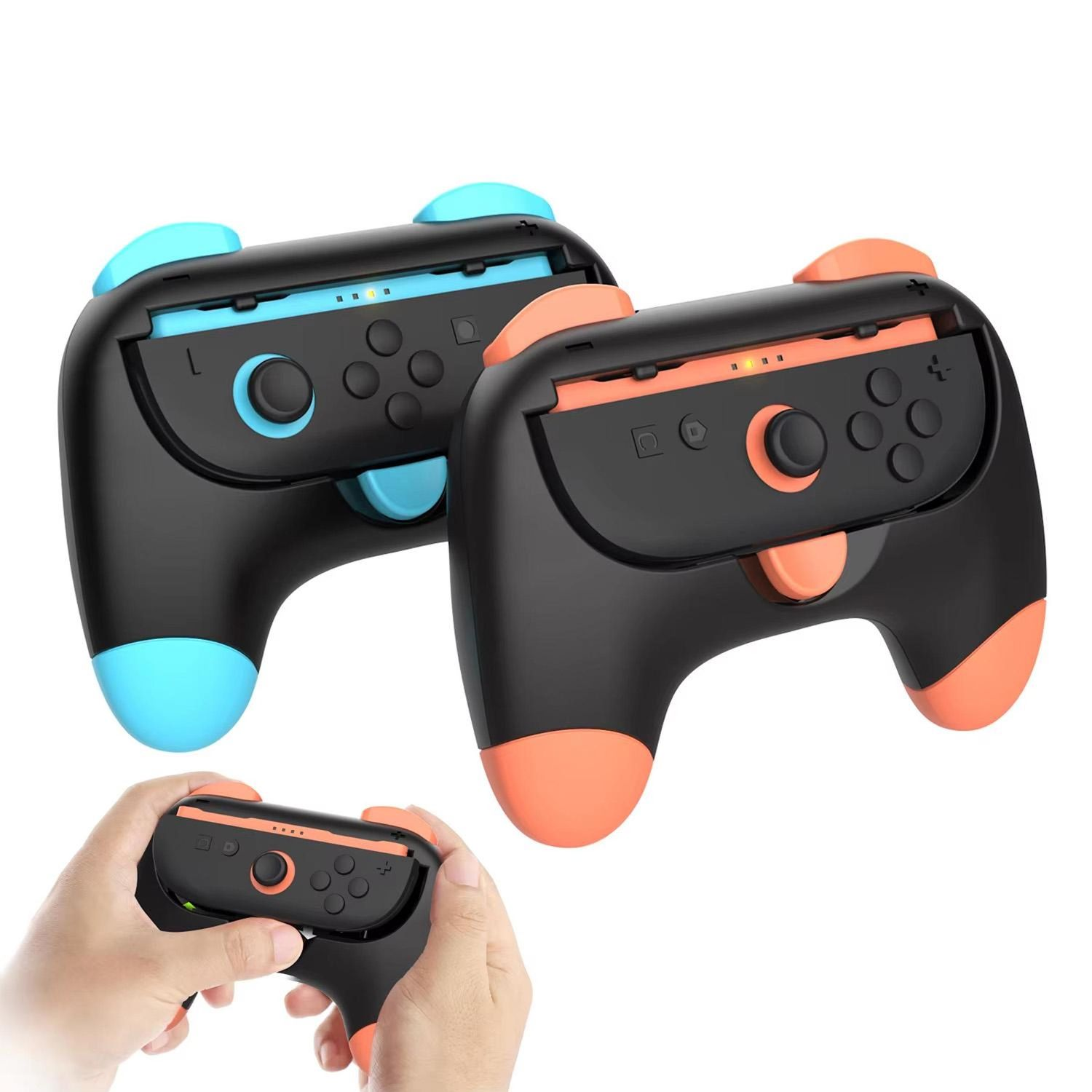 Drei schwarze Gamecontroller mit blauen und orangen Akzenten werden gezeigt. Einer wird von Händen gehalten. Knöpfe und Joysticks sind sichtbar.