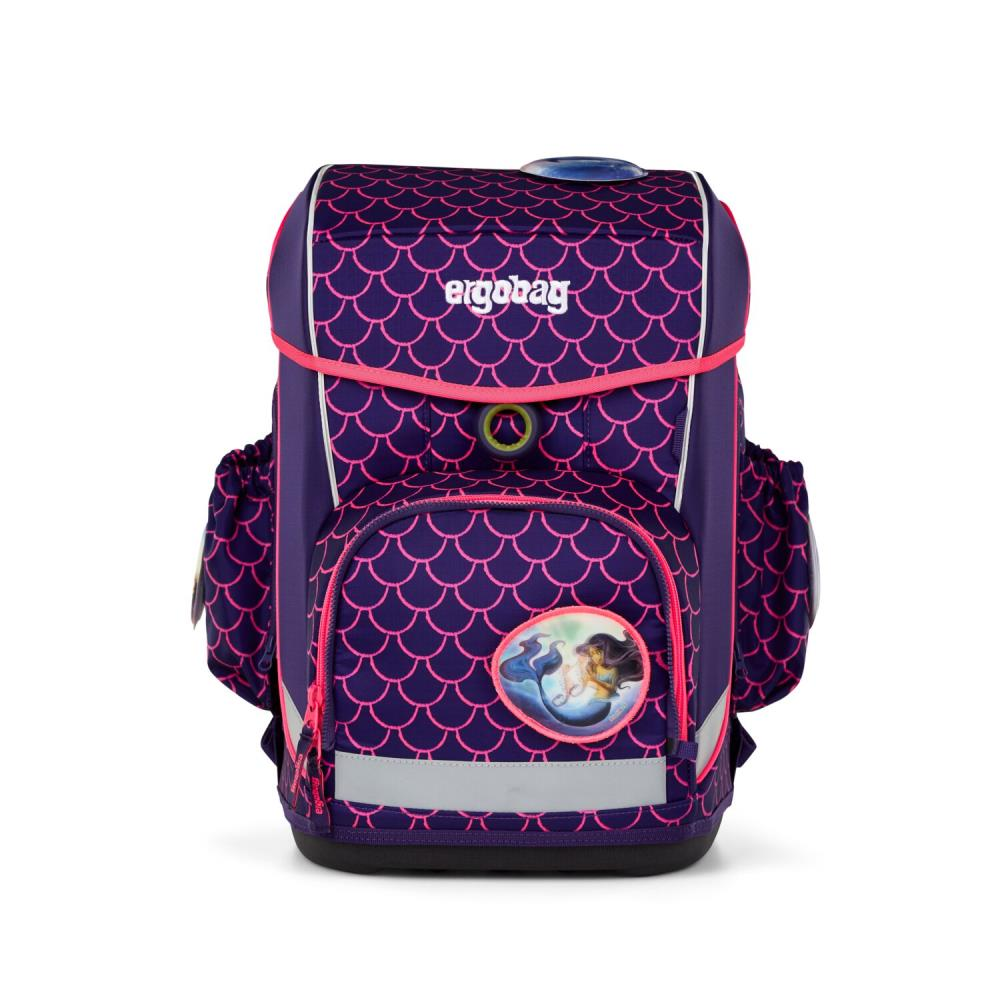 Lila Schultasche mit rosa Akzenten, Fischschuppenmuster und Meerjungfrau-Illustration. Mit 'ergobag'-Logo und reflektierenden Streifen.