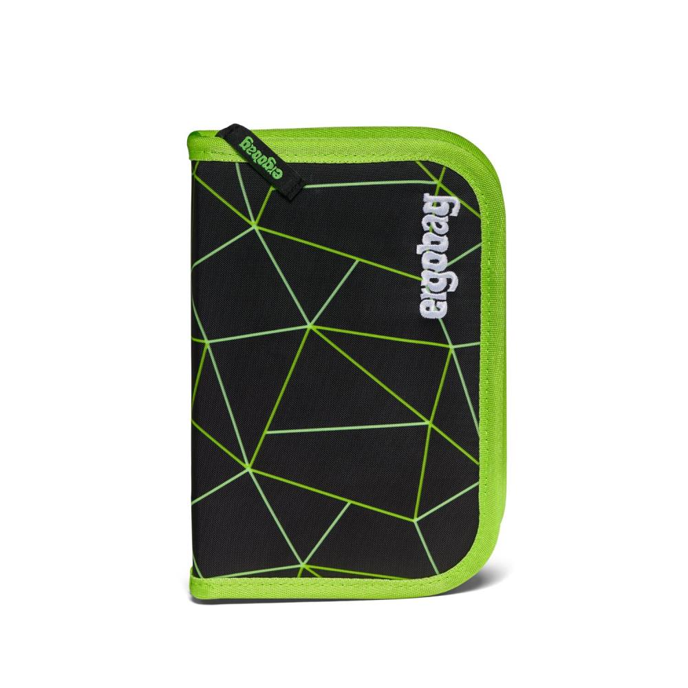 Ein Federmäppchen mit schwarzem Hintergrund und grünem geometrischen Muster, grünen Rändern und dem Wort 'ergobag'.