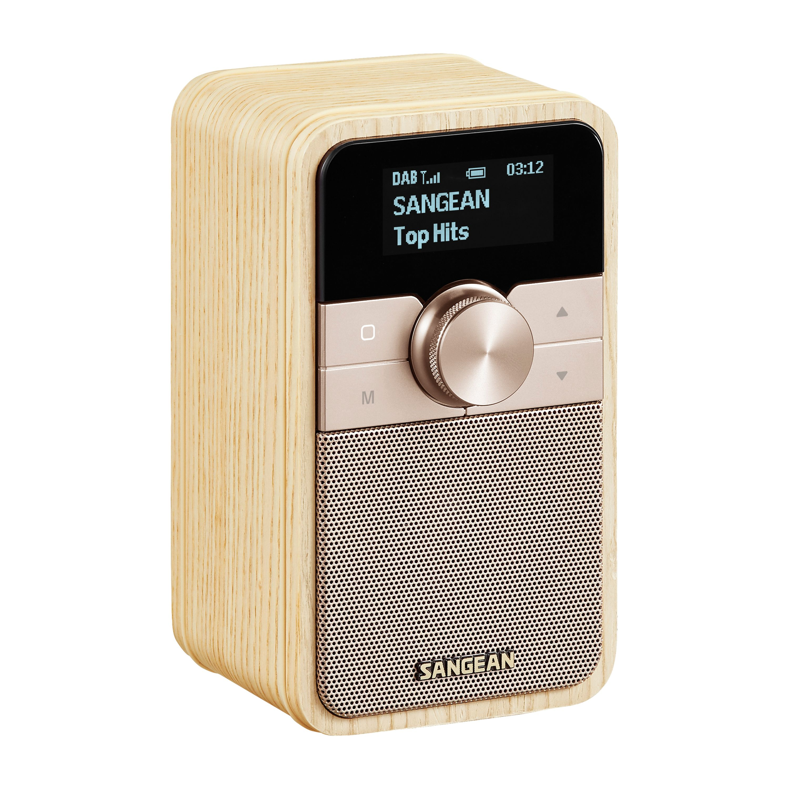 Una radio Sangean in legno mostra "Top Hits" e l'ora. Ha uno schermo, pulsanti e una griglia dell'altoparlante.