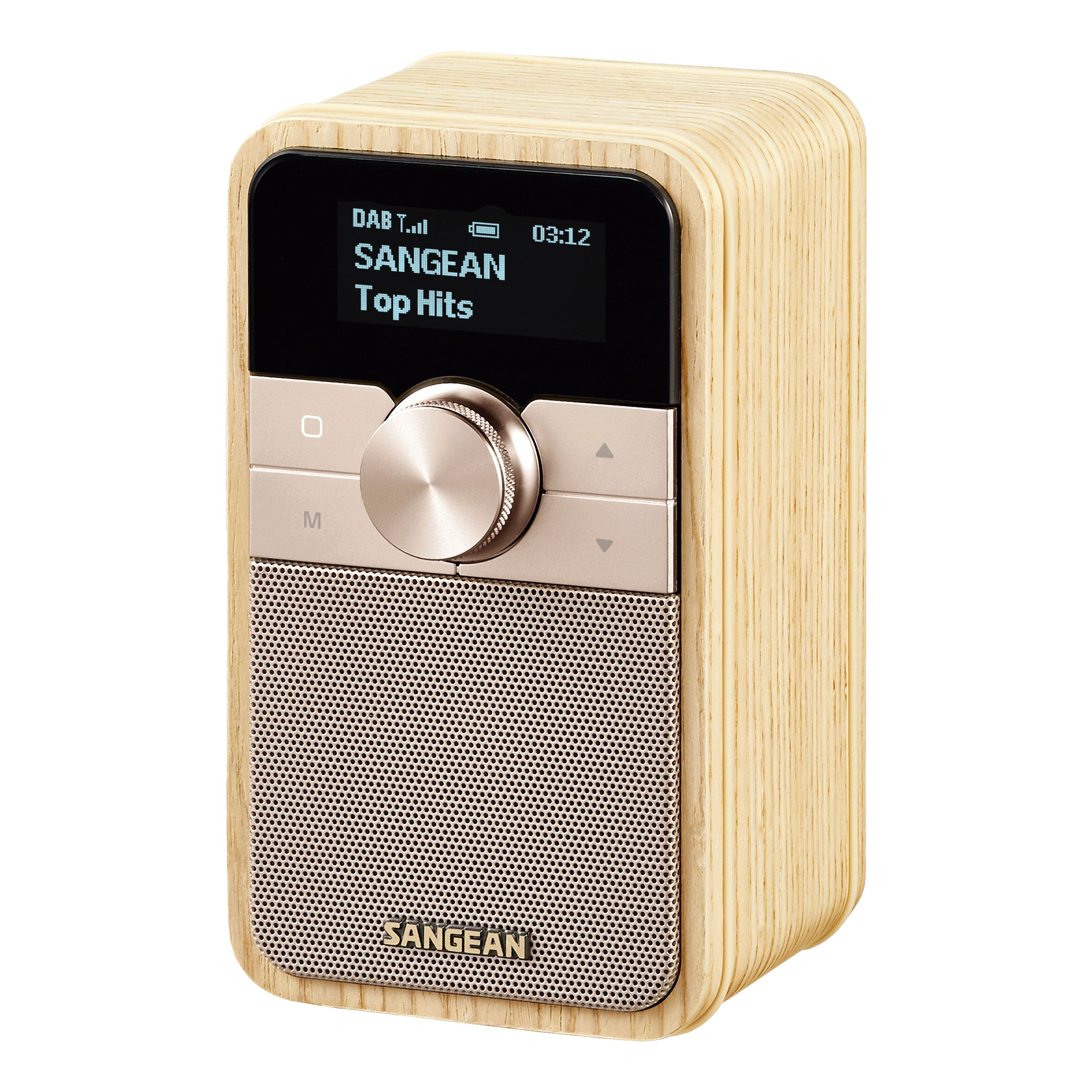 Una radio di legno con schermo che mostra 'SANGEAN Top Hits'. Ha pulsanti e una manopola centrale.