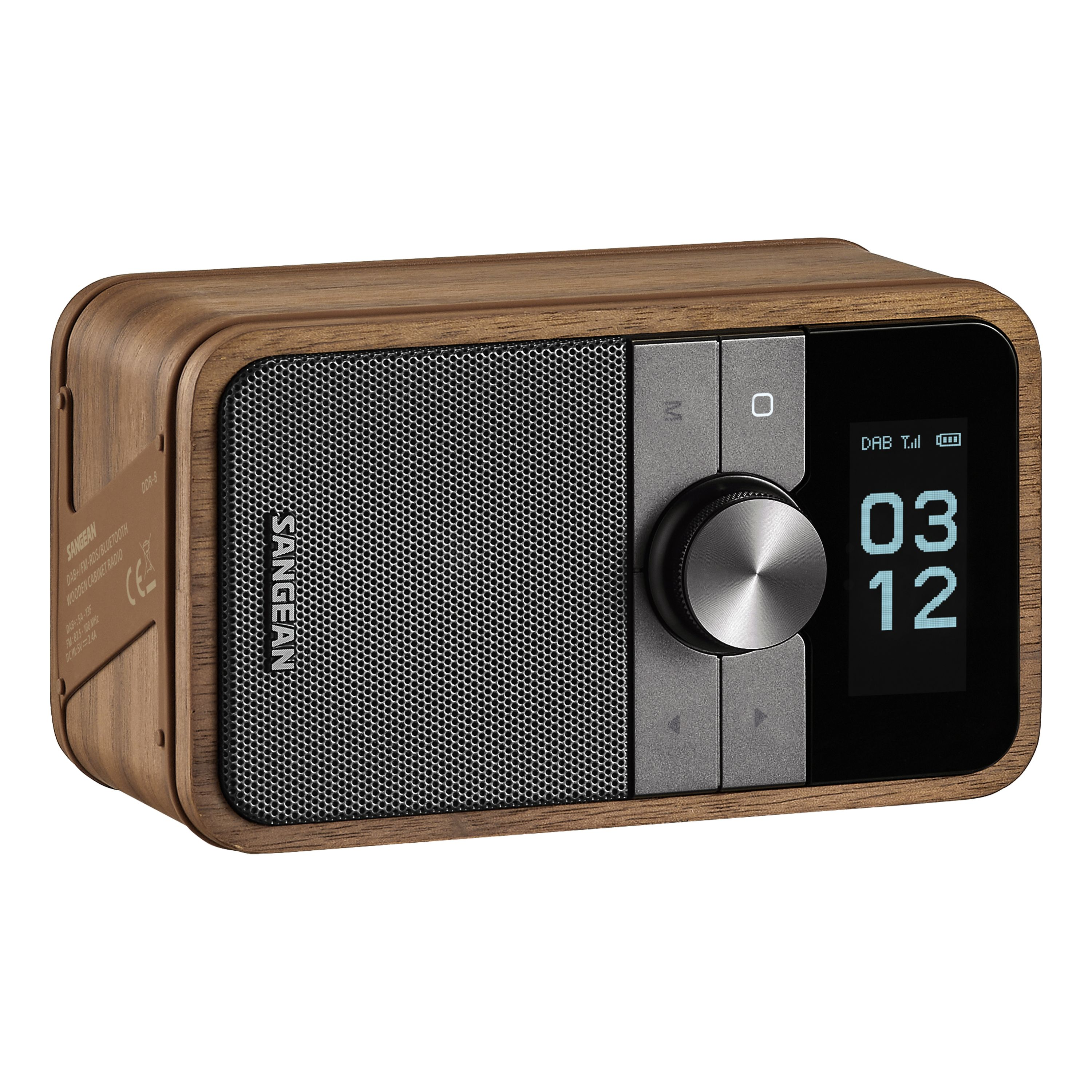 Ein hölzernes Radio mit Metalllautsprecher. Es hat Knöpfe und ein Digitaldisplay mit Uhrzeit und Radioinformationen.