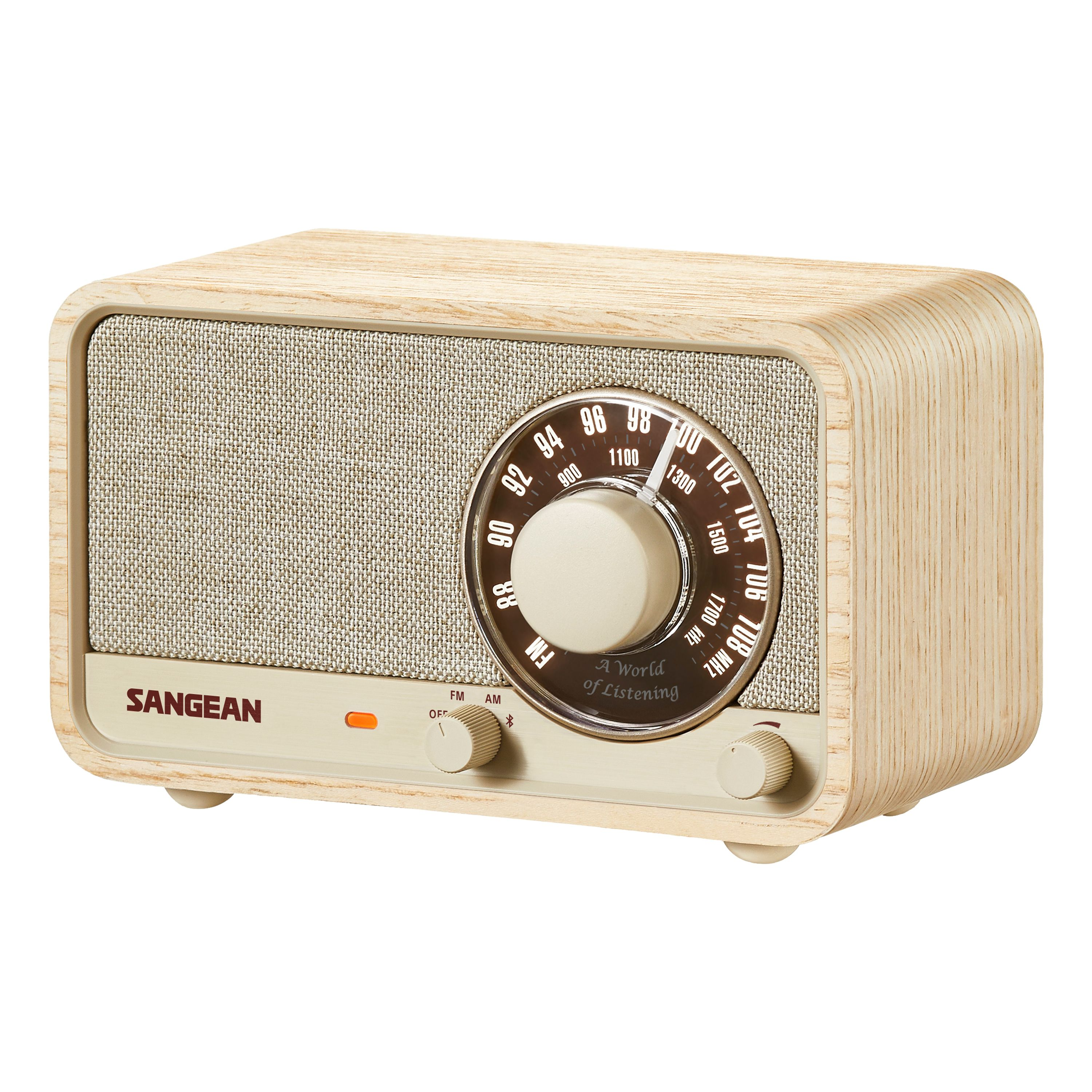 Ein Holzradio mit Zifferblatt, Lautsprecher und Bedienelementen. Die Marke ist Sangean.
