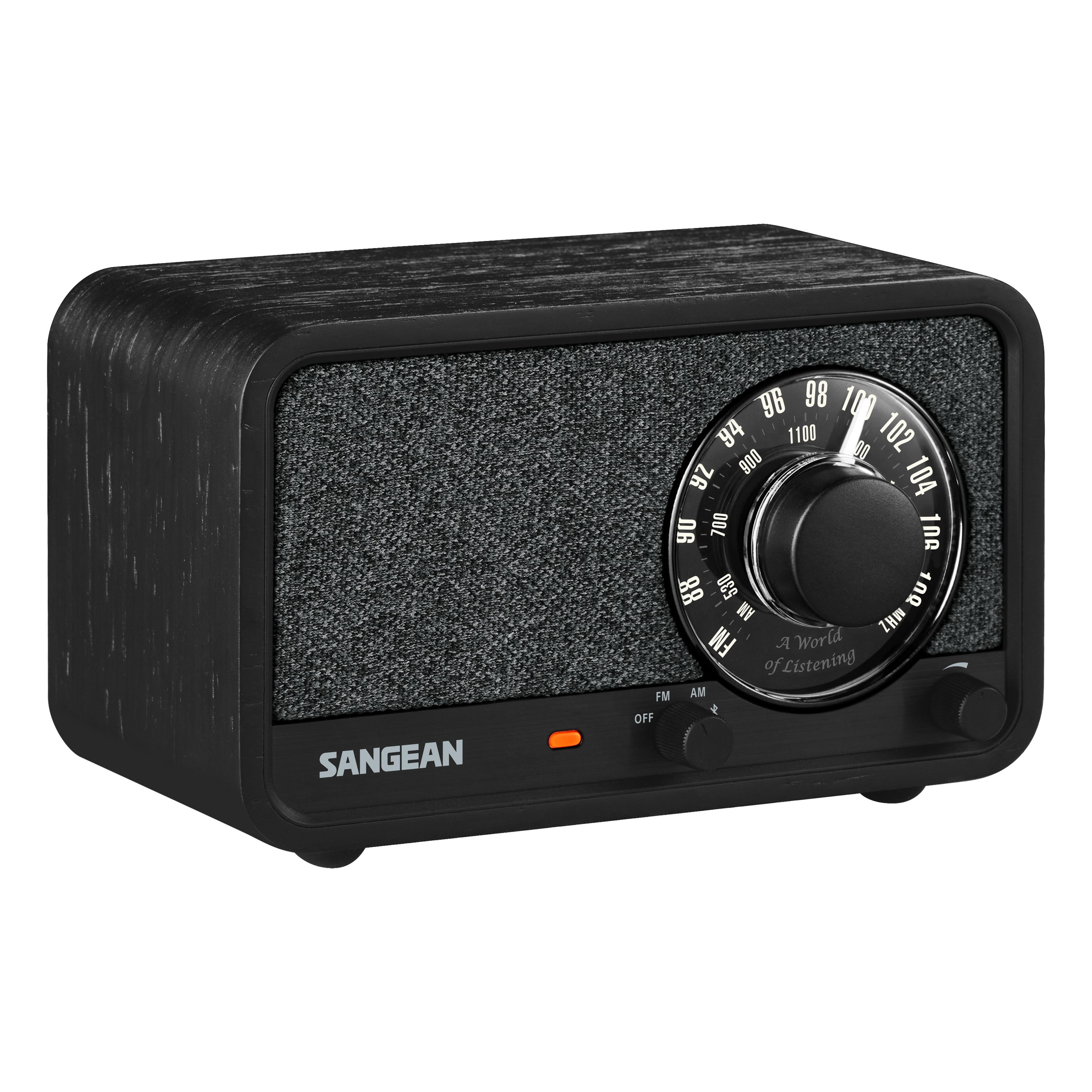 Ein schwarzes Sangean-Radio mit einem Abstimmdrehknopf, Lautsprecher und Knöpfen. Es hat ein Holzfinish.