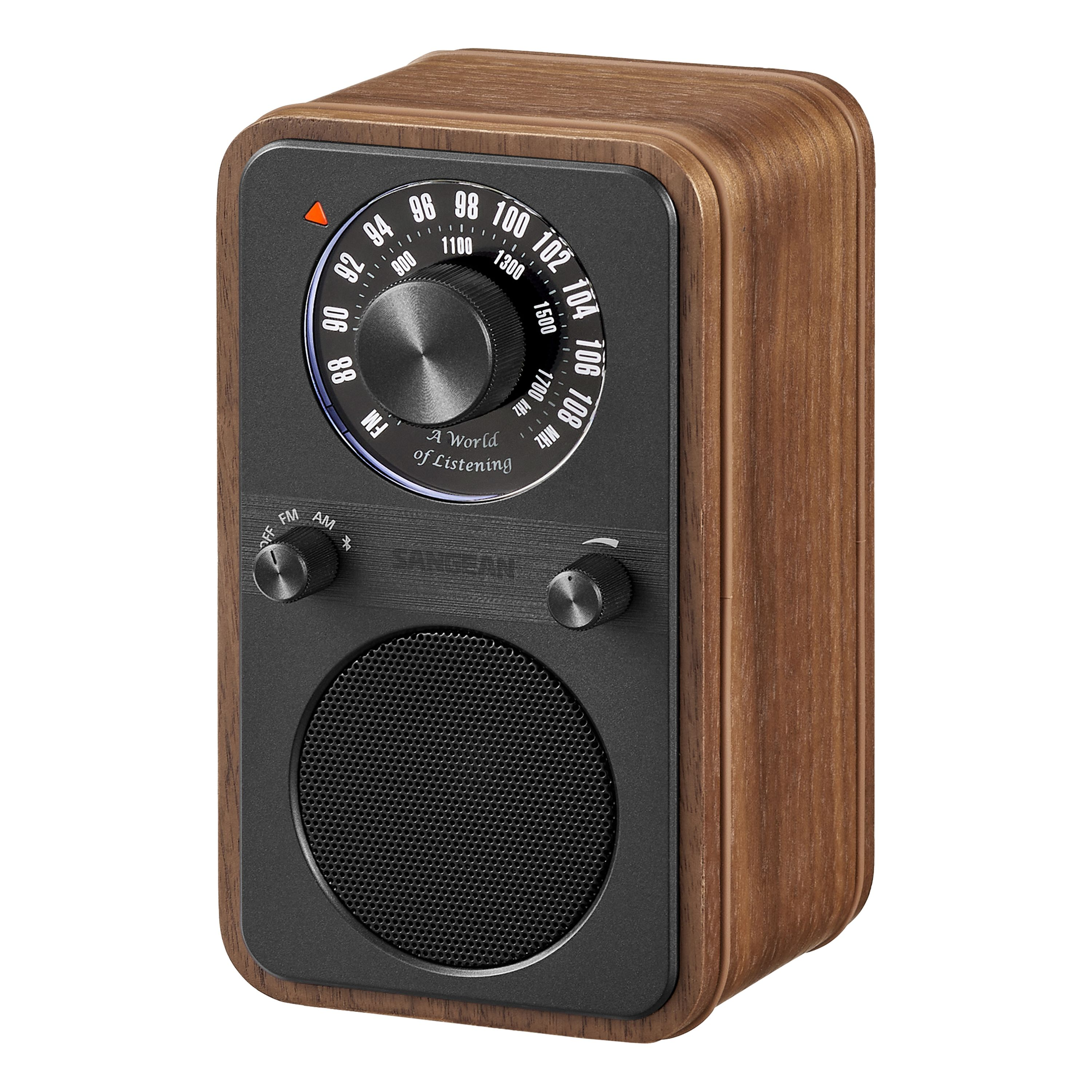Ein Holzradio mit schwarzer Front. Es hat einen Lautsprecher, Zifferblätter und einen Drehwahlschalter. Die Marke ist Sangean.