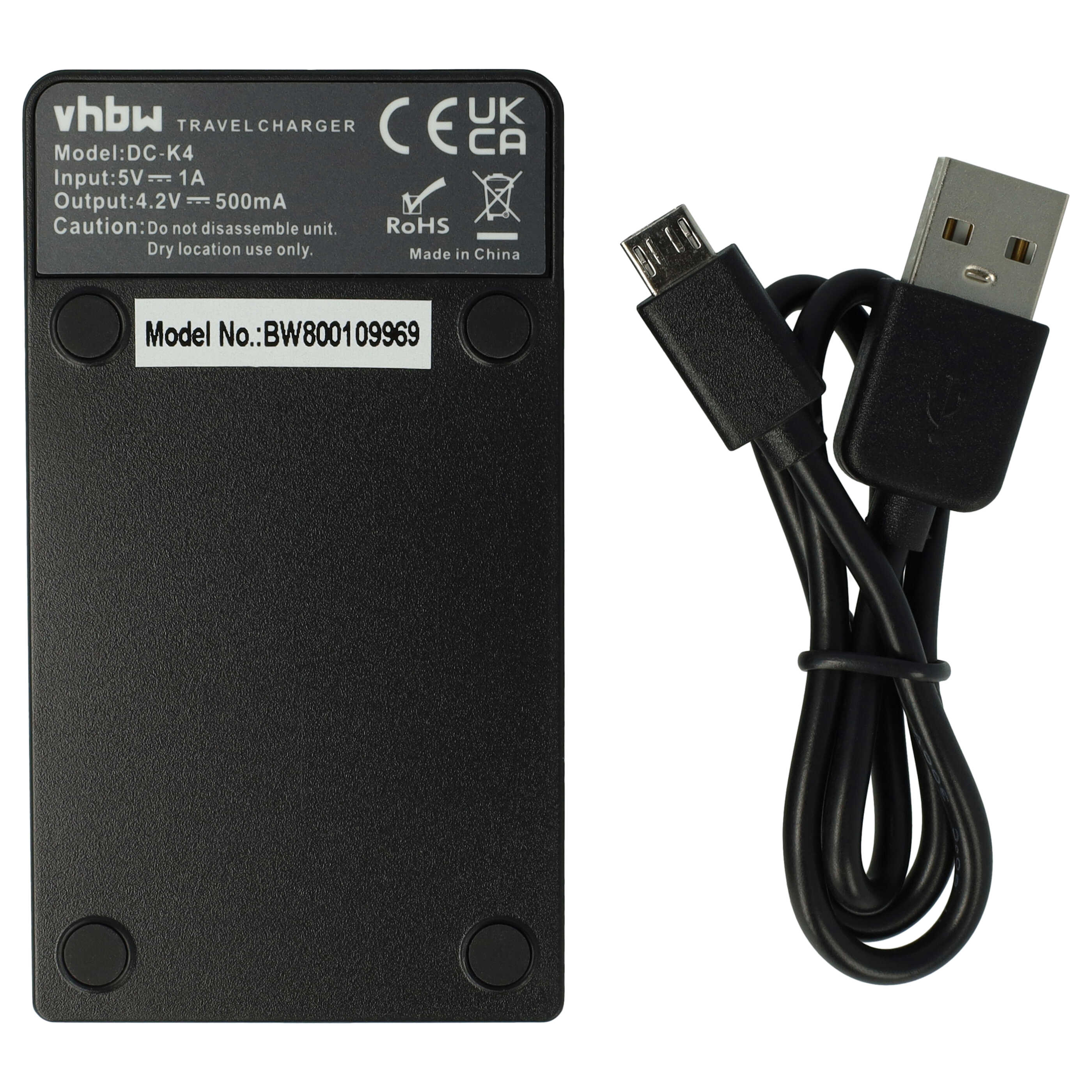 Ein schwarzes Reise Ladegerät mit USB-Kabel. Auf dem Ladegerät sind Spezifikationen aufgedruckt.