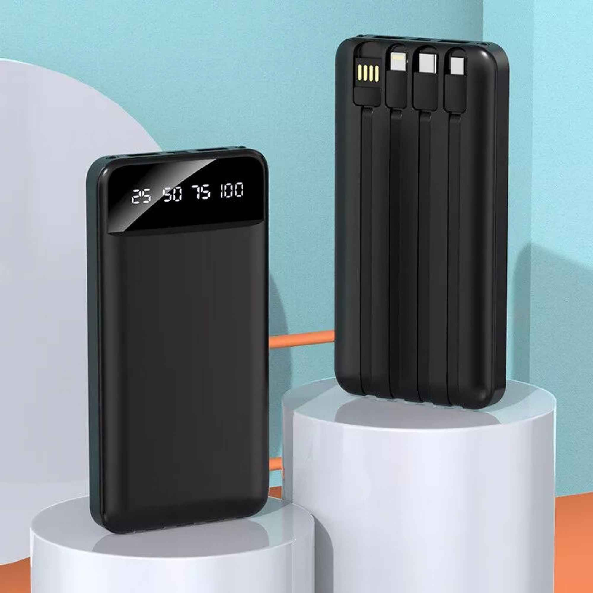 Zwei schwarze Powerbanks auf weißen Ständern. Eine zeigt den Batteriestand. Hintergrund hellblau und orange.