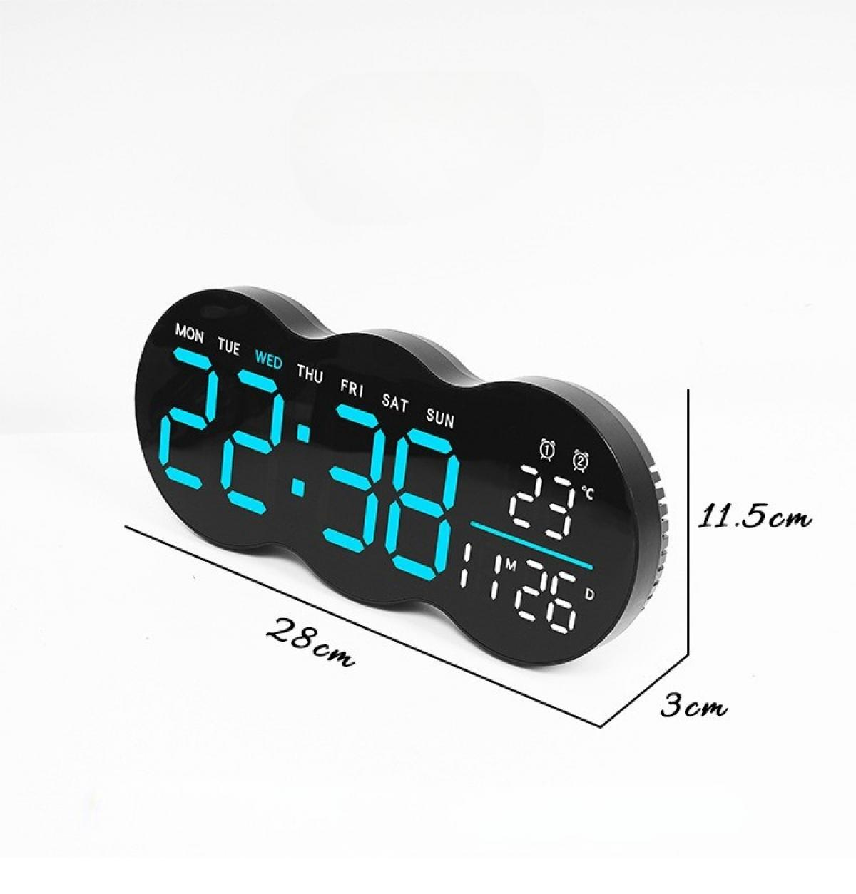 Schwarze Digitaluhr zeigt 22:38, 23 Grad und 11:26 an. Wochentage stehen oben, Abmessungen sind angegeben.