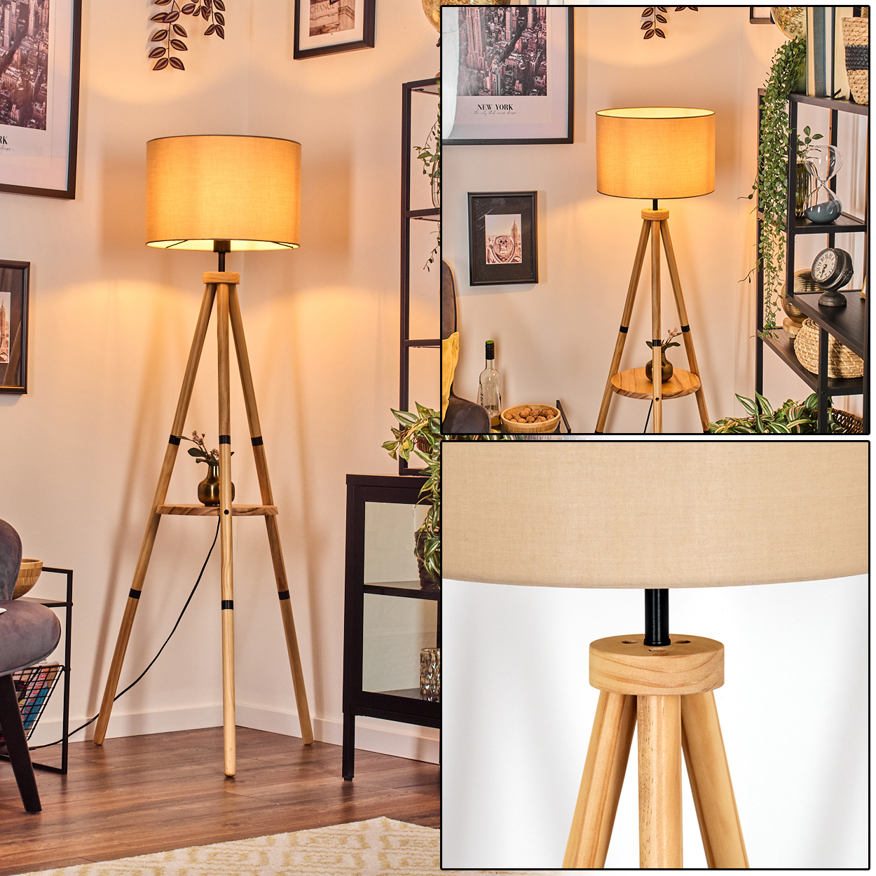 Eine hölzerne Stehlampe mit beigem Lampenschirm steht in einem Raum. Der Raum hat ein Regal, Pflanzen und gerahmte Bilder.