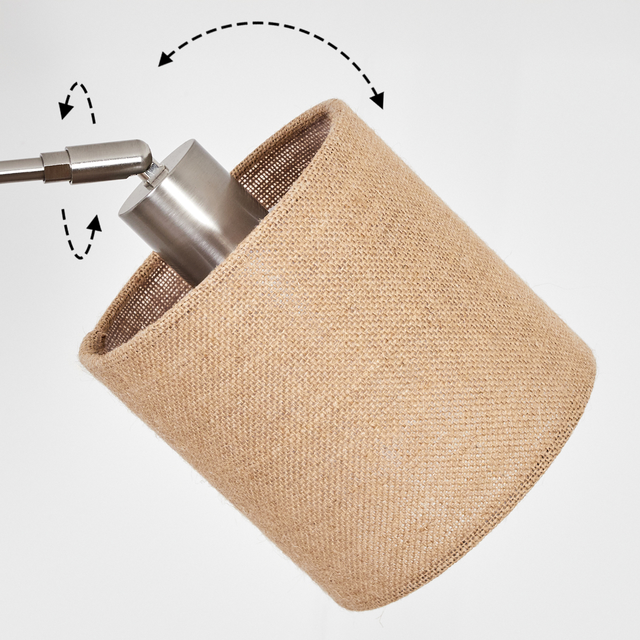 Ein beiger Lampenschirm aus Jute ist mit einem Metallarm verbunden. Pfeile zeigen Drehbewegung. Weißer Hintergrund.