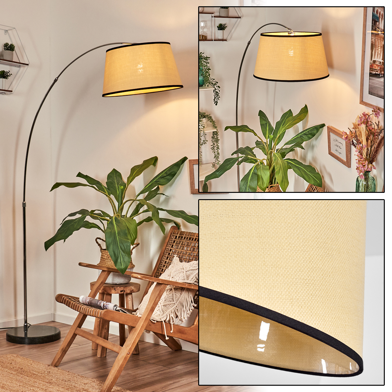 Eine Stehlampe mit beigem Lampenschirm, Pflanzen, einem Holzstuhl und einem Teppich. Der Hintergrund ist eine weiße Wand.