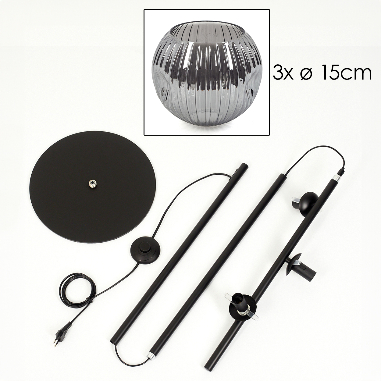 Zerlegte schwarze Stehlampenteile. Enthält einen Sockel, Stangen, einen Fußschalter, ein Kabel und einen grauen Glasschirm.