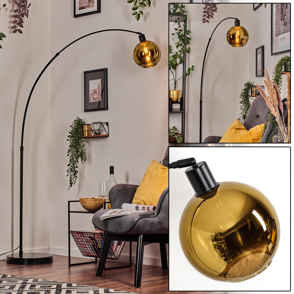 Eine Bogen-Stehlampe mit goldener Glühbirne. Im Vordergrund ein grauer Stuhl mit gelbem Kissen. Pflanzen und Bilder sind an der Wand.