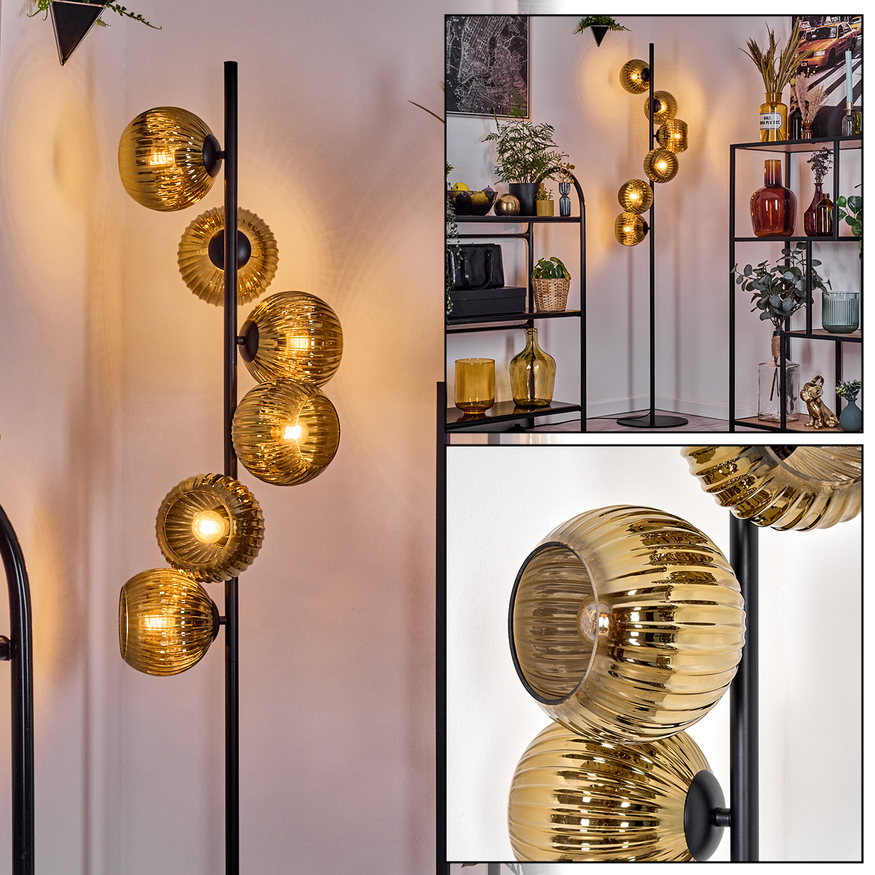 Eine Stehlampe mit goldenen Glaskugeln. Regale mit Vasen und Dekor im Hintergrund. Die Wand ist weiß.