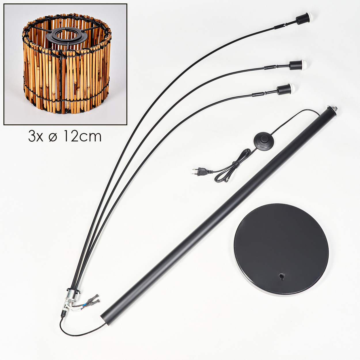 Zerlegte Stehlampe mit Bambus-Lampenschirm. Teile umfassen Sockel, Stange, gebogene Arme mit Lichtern und Fußschalter.