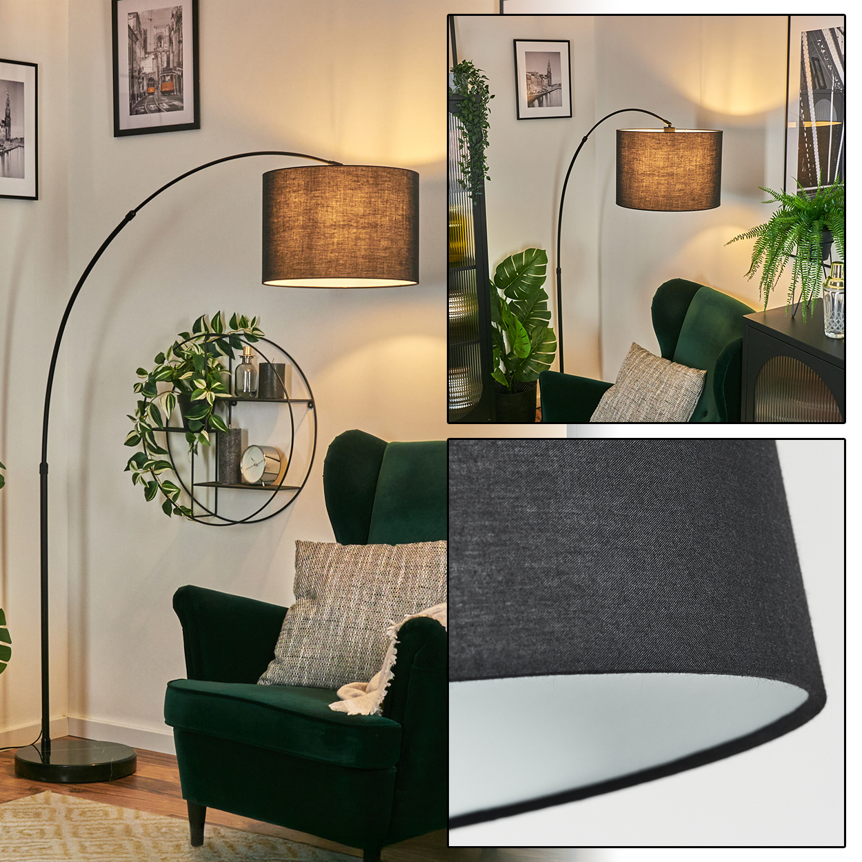 Eine dunkelgraue Lampe mit rundem Lampenschirm steht über einem grünen Sessel. An der Wand hängen Bilder und im Raum stehen Pflanzen.