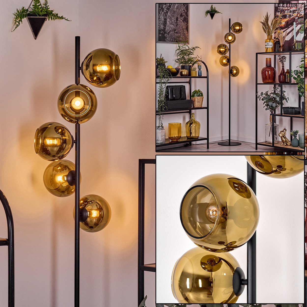 Eine moderne Stehlampe mit goldenen Kugelschirmen. Sie steht vor einer weißen Wand mit Regalen und Dekor im Hintergrund.