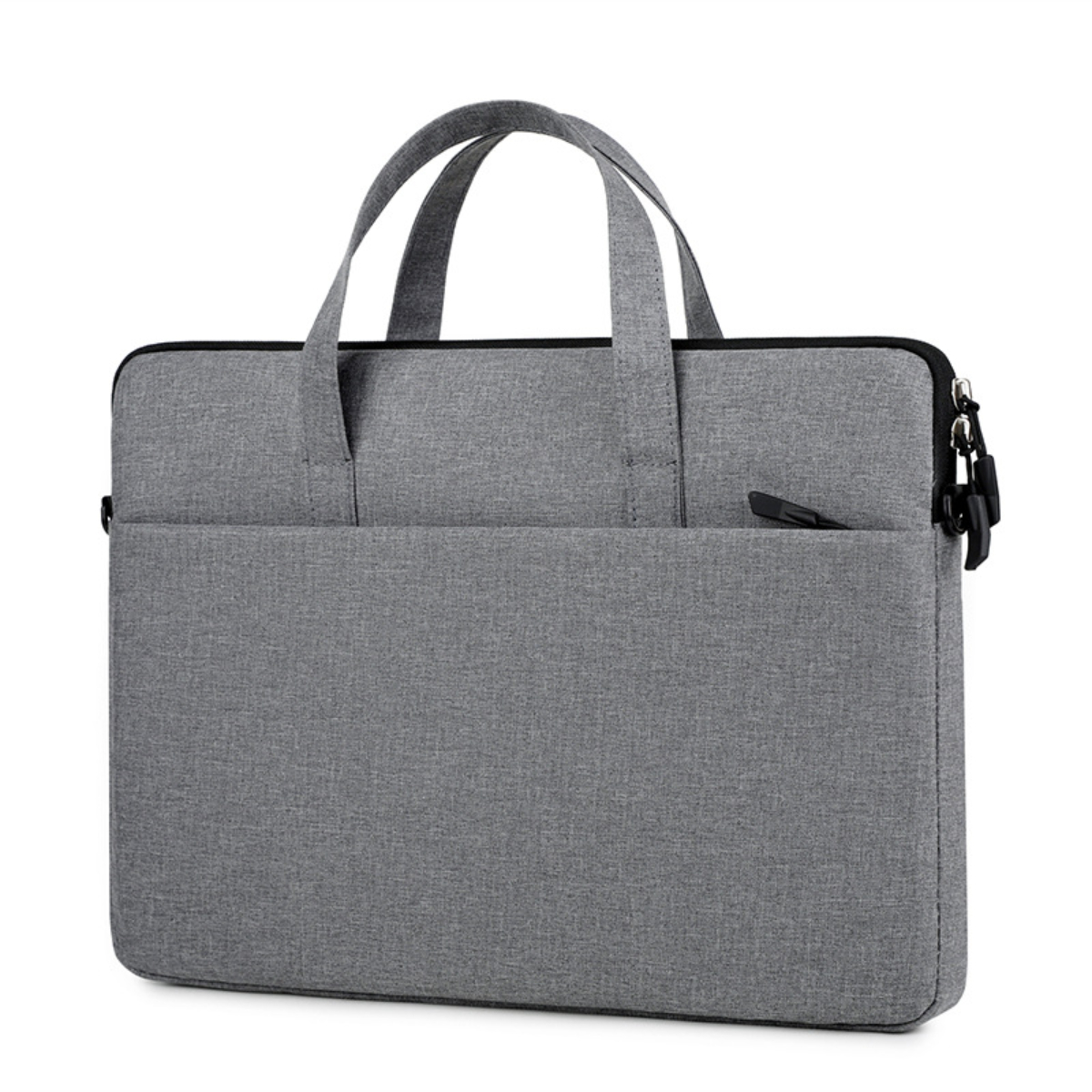 Eine graue Laptoptasche mit zwei Griffen und einer Vordertasche. Die Tasche hat einen Reißverschluss und einen schwarzen Verschluss.