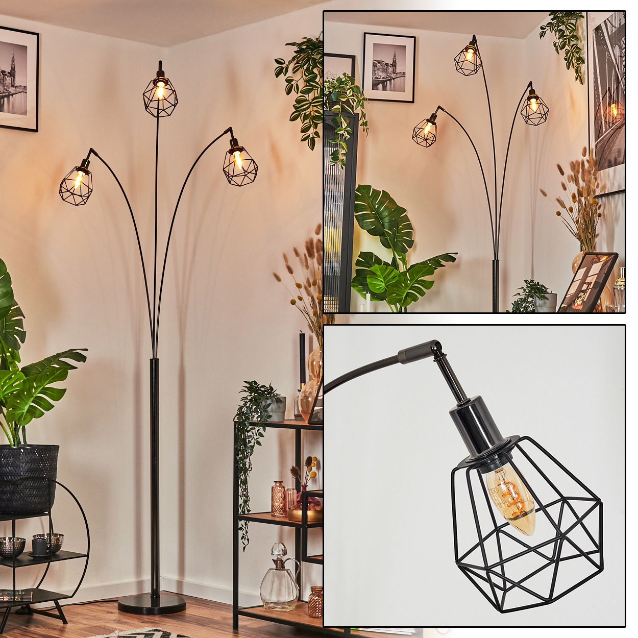 Eine moderne schwarze Stehlampe mit drei geometrischen Lampenschirmen. Der Raum hat Pflanzen, Bilder und Regale. Glühbirnen sind sichtbar.