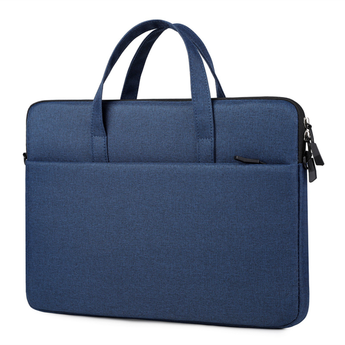 Eine blaue Laptoptasche mit zwei Griffen. Sie hat eine Vordertasche und einen Reißverschluss. Die Tasche besteht aus strukturiertem Stoff.