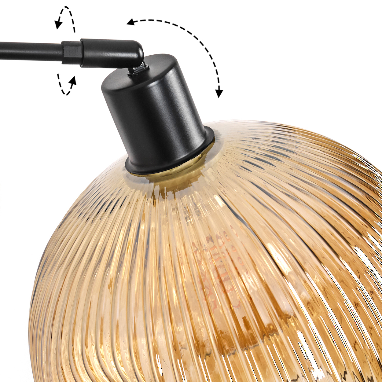 Nahaufnahme einer Lampe. Schwarzer Arm und Kopf halten einen gerippten, bernsteinfarbenen Glasschirm. Pfeile zeigen die Verstellrichtungen an.