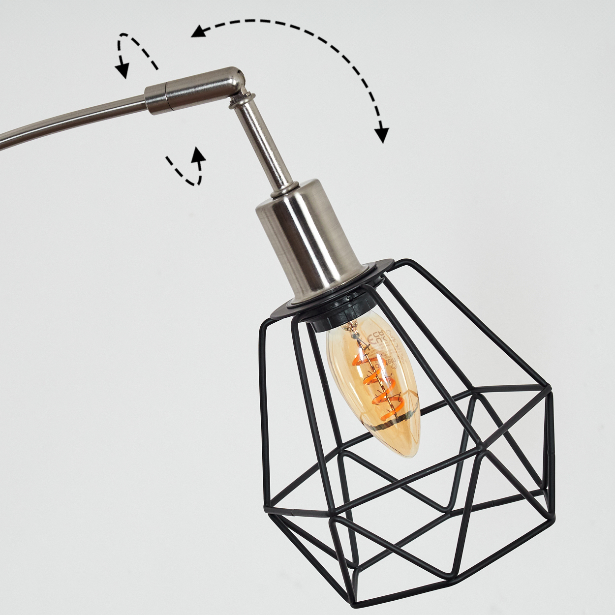 Eine moderne Lampe mit einem schwarzen Drahtkäfig um eine Glühbirne. Die Lampe ist silberfarben und hat Pfeile, um ihre Verstellbarkeit zu zeigen.