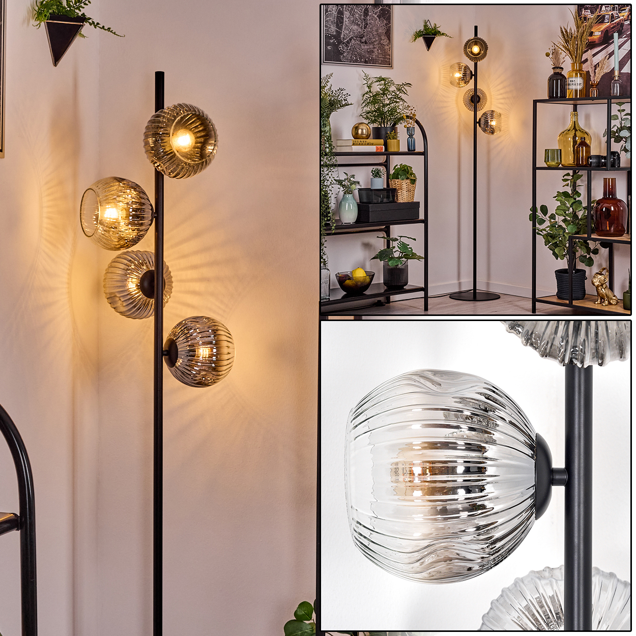 Eine moderne Stehlampe mit vier Glaskugelschirmen. Die Lampe steht in einem Raum mit Regalen und Pflanzen, mit einer weißen Wand.