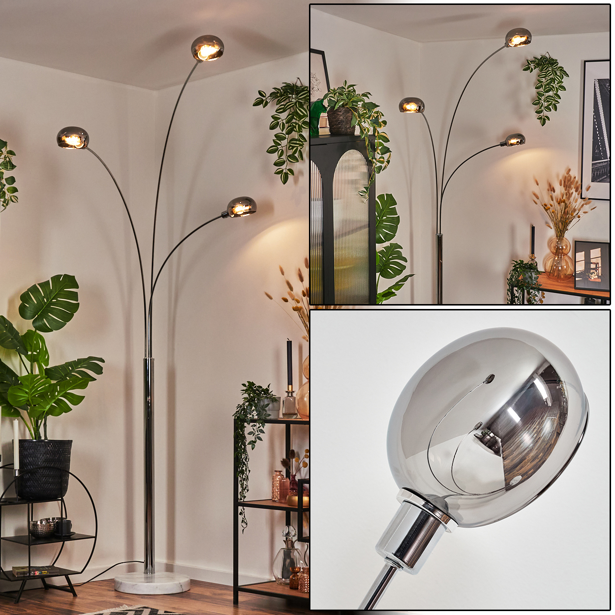 Eine moderne Stehlampe mit drei Lichtern. Der Raum hat auch Pflanzen, Regale und Dekorationsartikel. Die Lampe hat einen Marmorsockel.