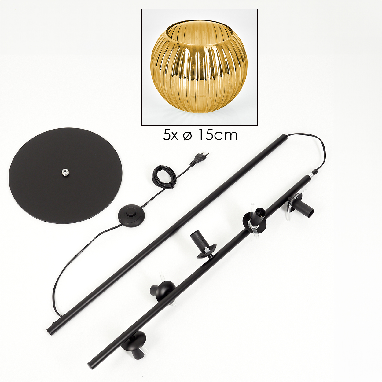Zerlegte schwarze Stehlampe mit goldenem Glasschirm. Teile sind Fuß, Stange, Lampenfassungen und Netzkabel.