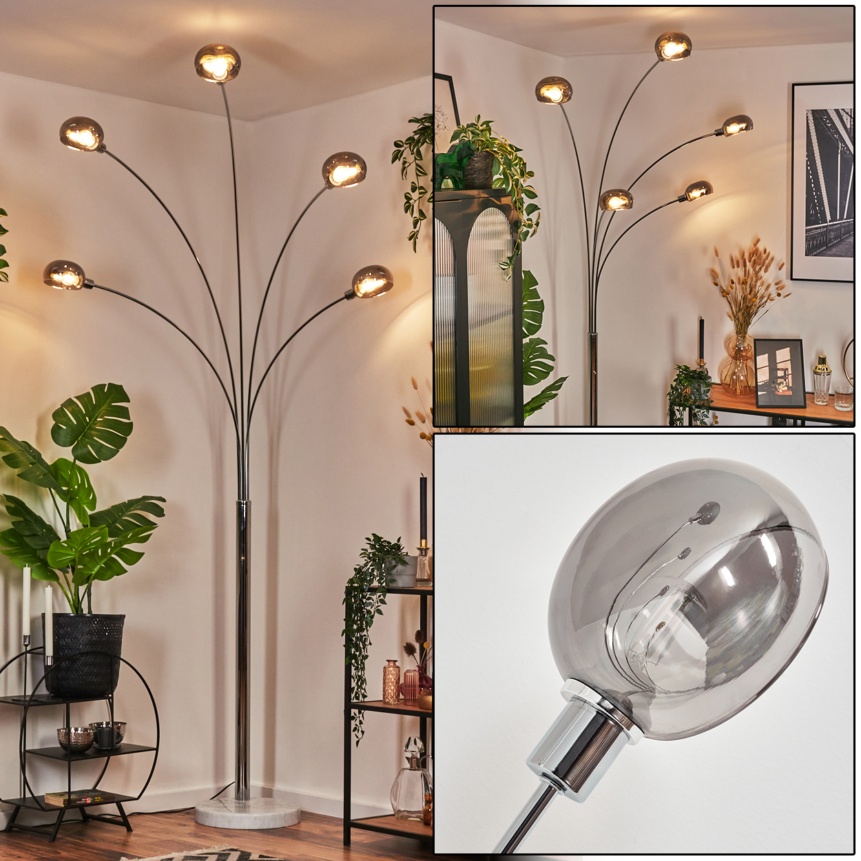Eine moderne Stehlampe mit sechs Glühbirnen. Die Lampe steht in einem Raum mit Pflanzen, Regalen und einem Bilderrahmen. Die Glühbirnen sind rauchfarbenes Glas.