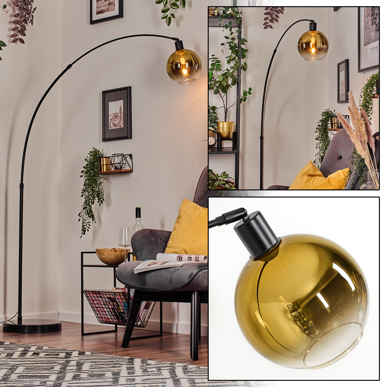 Eine moderne Stehlampe mit gebogenem schwarzem Stiel und goldener Glaskugel. Ein grauer Stuhl und Dekoration sind sichtbar.