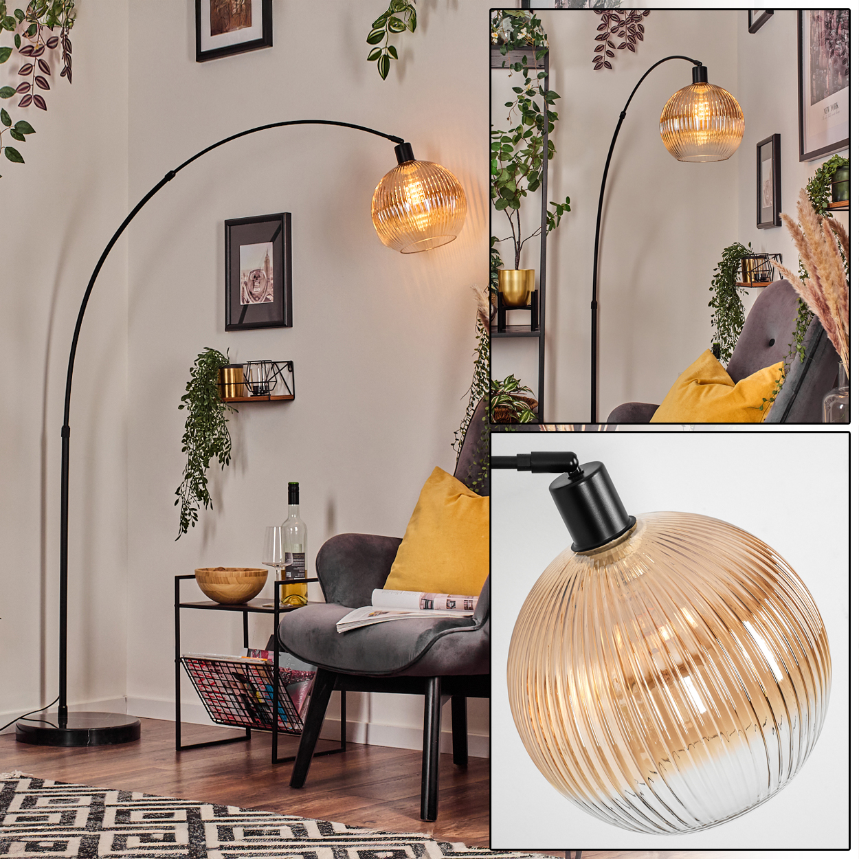 Ein modernes Wohnzimmer mit einer schwarzen Bogen-Stehlampe mit Glasschirm. Ein grauer Stuhl und ein Beistelltisch stehen neben der Lampe.