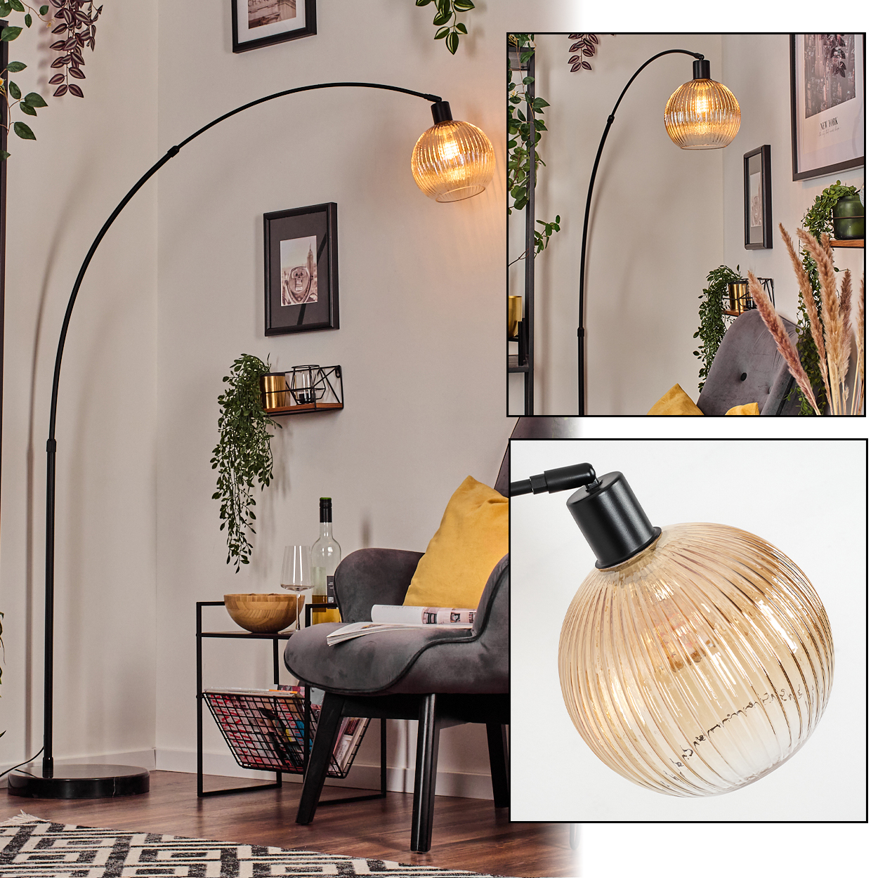 Ein modernes Wohnzimmer mit einer schwarzen Bogenlampe, einem grauen Stuhl mit gelbem Kissen und Dekorationselementen.