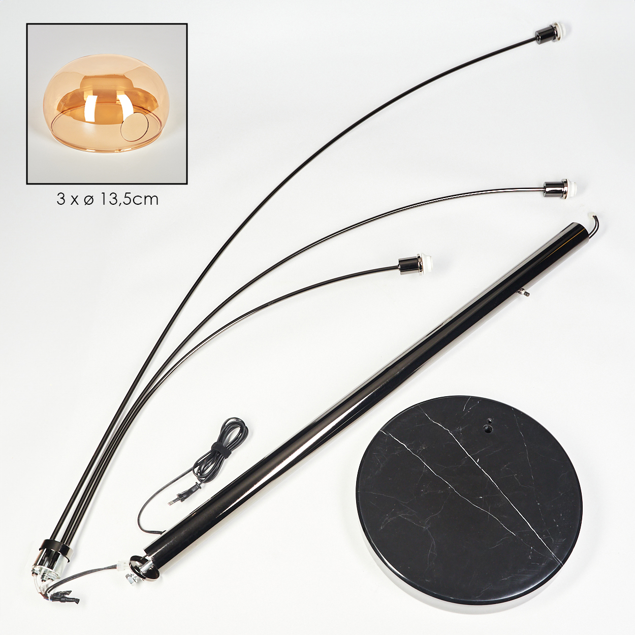 Zerlegte Stehlampe mit drei gebogenen Armen, Marmorsockel und kleinem inset Bild eines Lampenschirms.