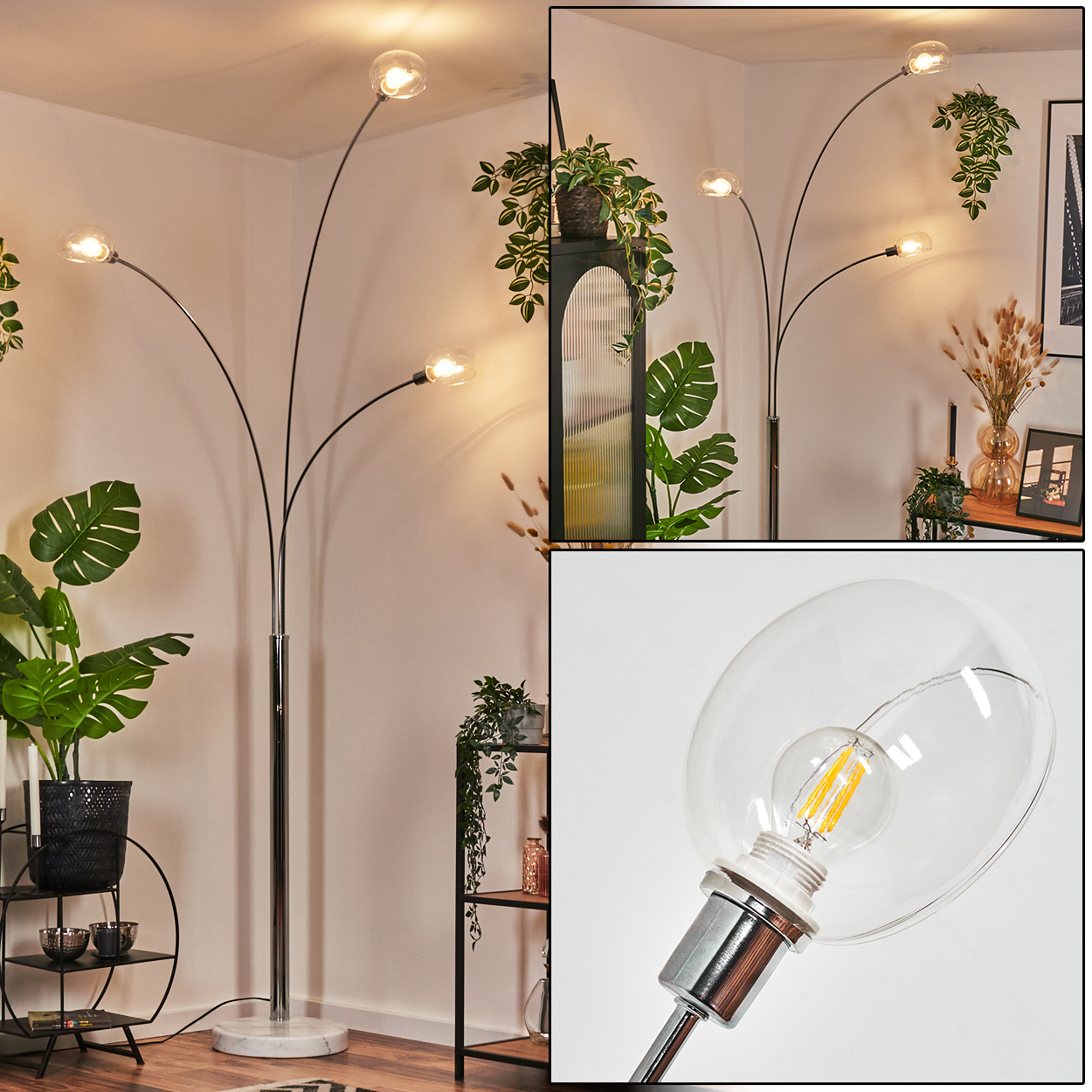 Eine moderne Stehlampe mit vier Lichtern. Pflanzen und Dekorationen umgeben sie in einem gut beleuchteten Raum.