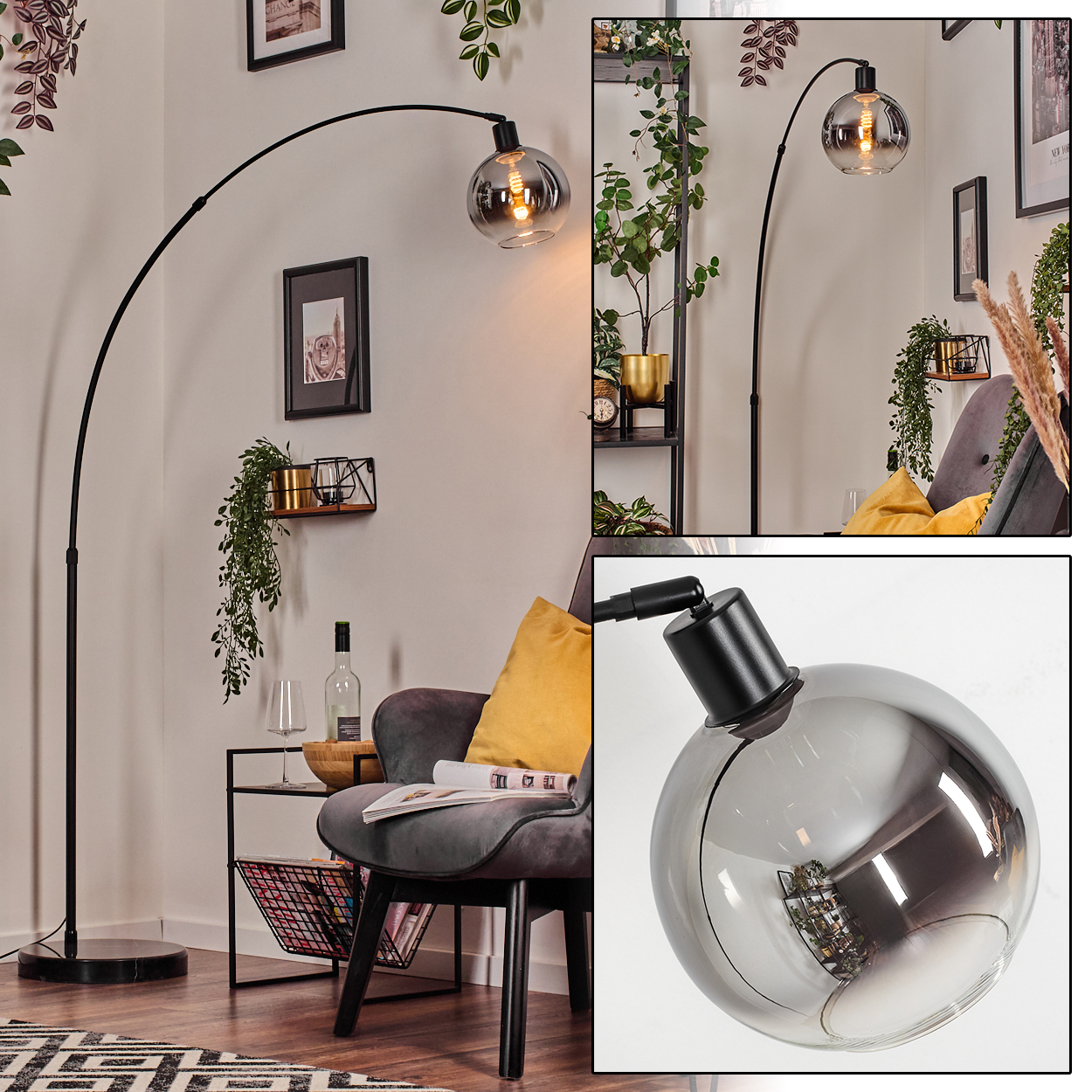Ein modernes Wohnzimmer mit einer schwarzen Bogenlampe. Ein grauer Stuhl mit gelbem Kissen und ein Beistelltisch mit Deko sind ebenfalls vorhanden.