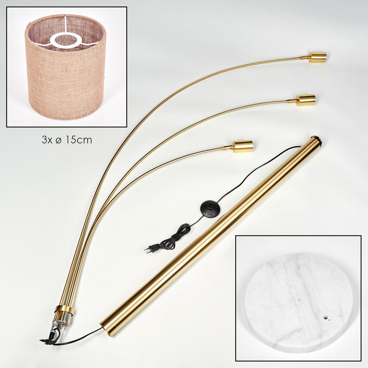 Zerlegte goldene Stehlampe mit drei Köpfen, Lampenschirm und Marmorsockel. Teile liegen auf weißem Untergrund.
